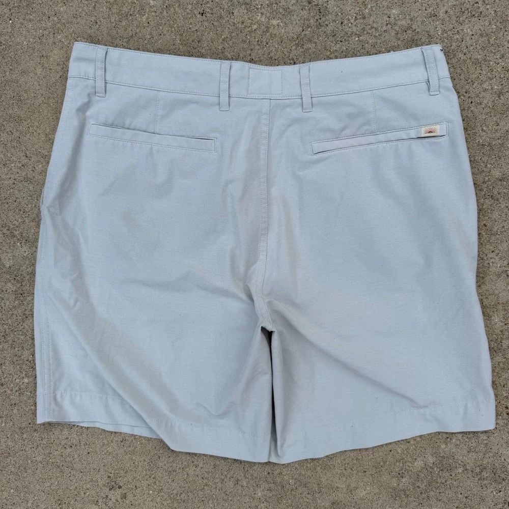 Faherty All Day Shorts Mens 33 Light Gray Hybrid 7 Inseam Stretch Casual Beach